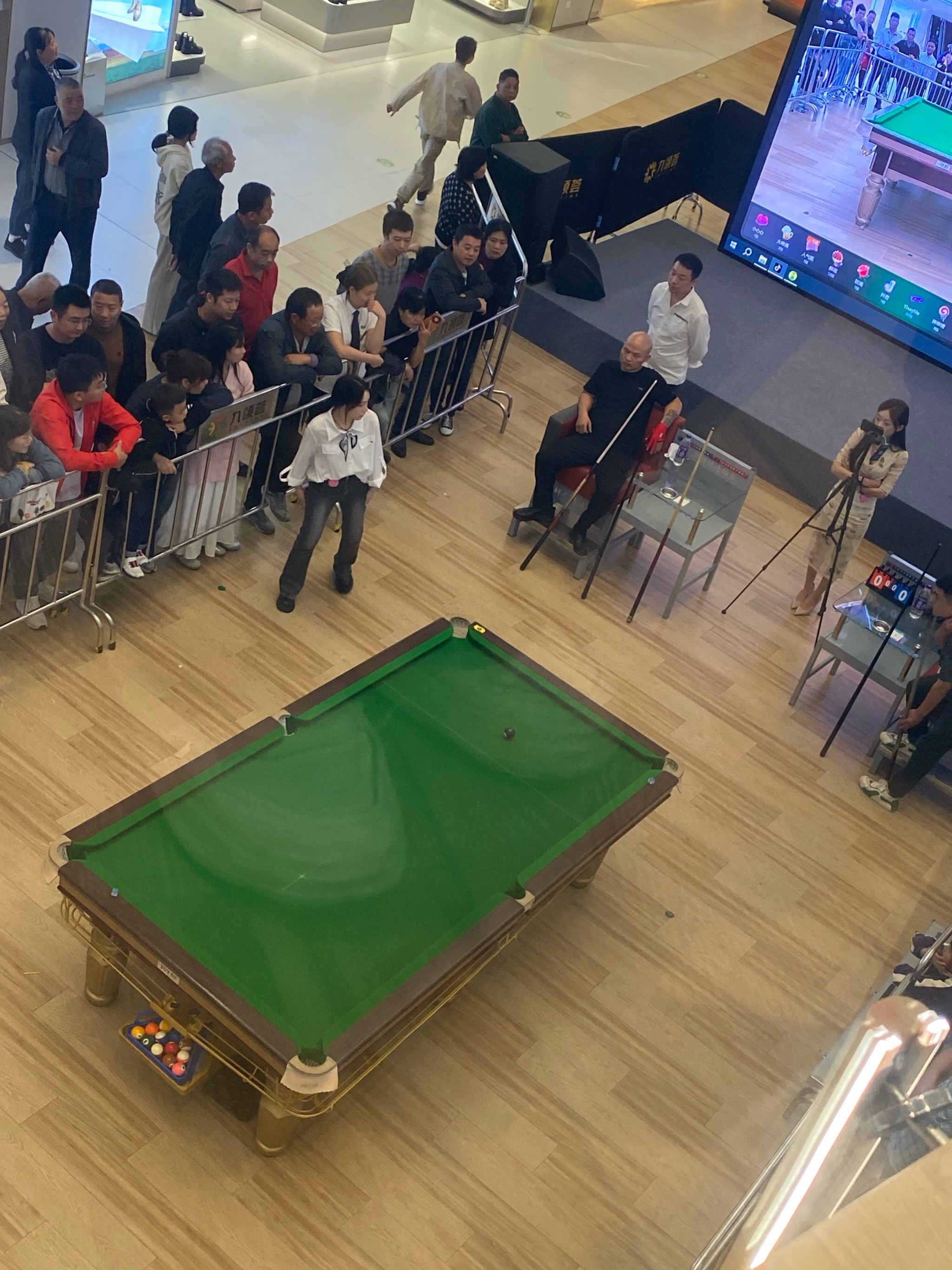乐鱼体育在线登陆-紧张激烈的对决在球场上展开
