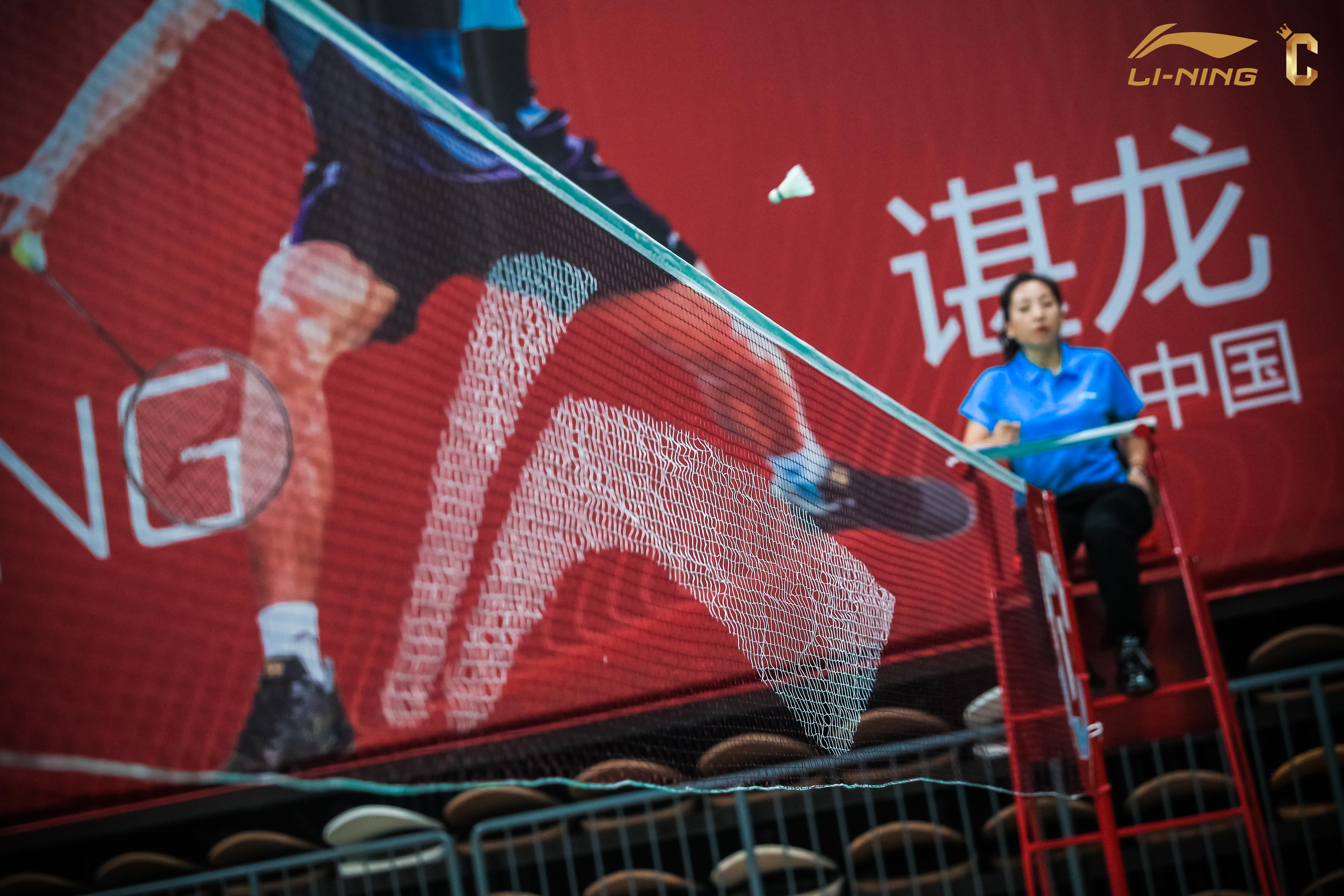 现场独家报道：羽毛球比赛惊险一幕的简单介绍
